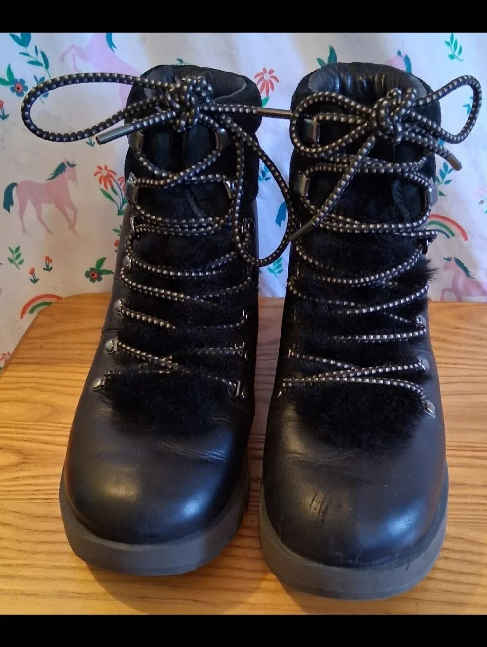 NWOT UGG Vikki Black Leather & Shearling Vibram Arctic Grip Waterproof Boot SZ 6